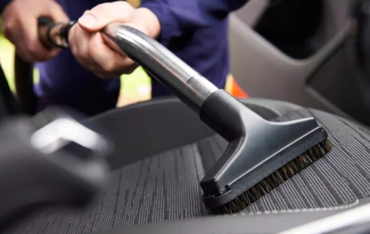 9 trucs essentiels à savoir avant de nettoyer l’intérieur de votre voiture